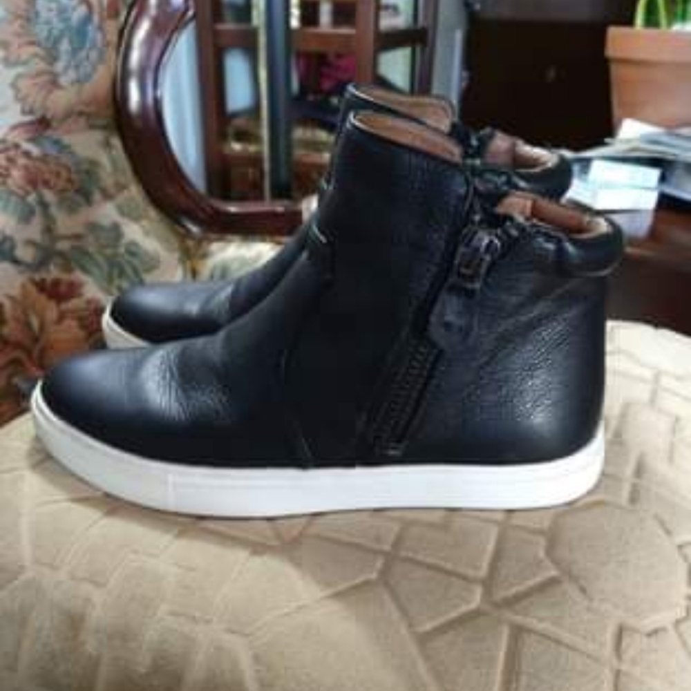 Gentle Souls by Kenneth Cole women's